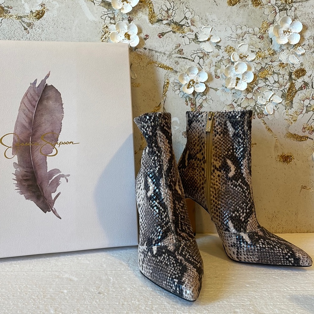 Jessoz Simpson JS’ Briyanne Neutral Stretch Python Bootie size 7
